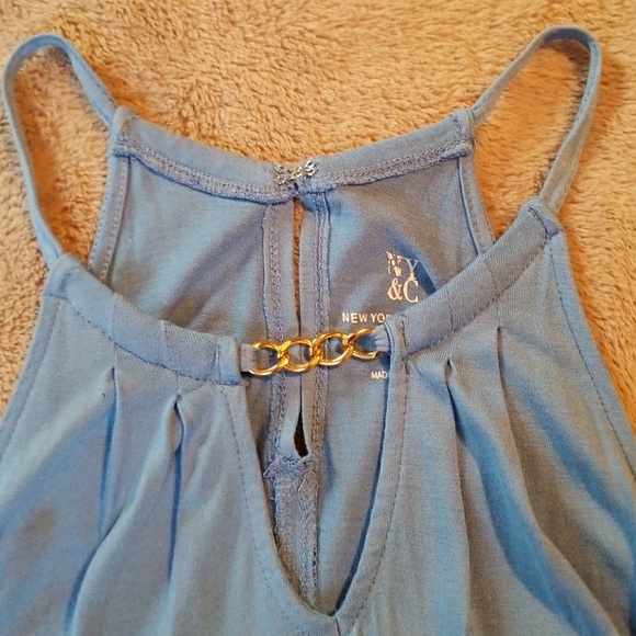 New York & Company keyhole tank - Picture 2 of 4